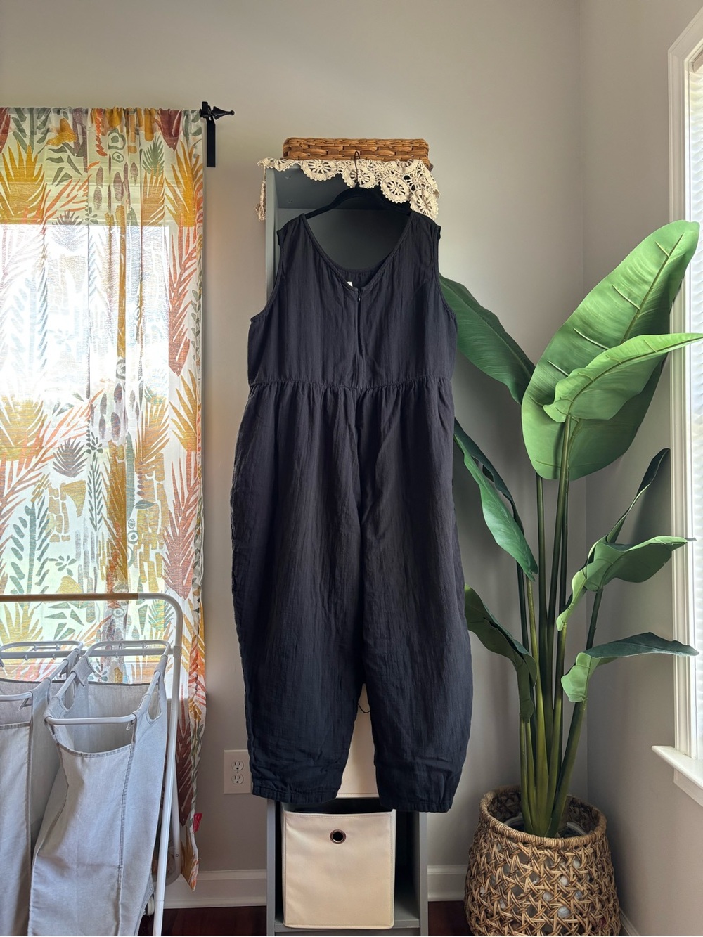 Lucy & Yak Black Sleeveless Linen Jumpsuit - Picture 2 of 5